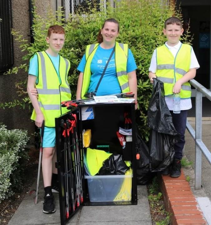 PIC - EVENT - Litter pick with 1 adult and 2 children